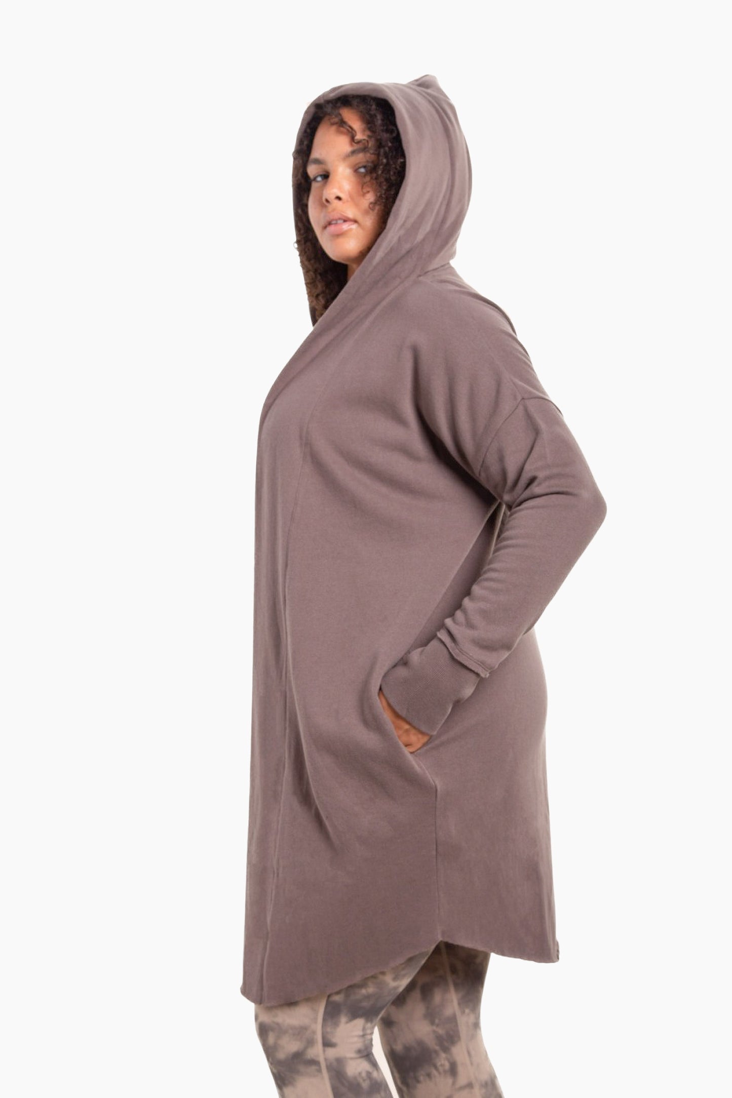 Curvy Size Zander Longline Cardigan in Cocoa