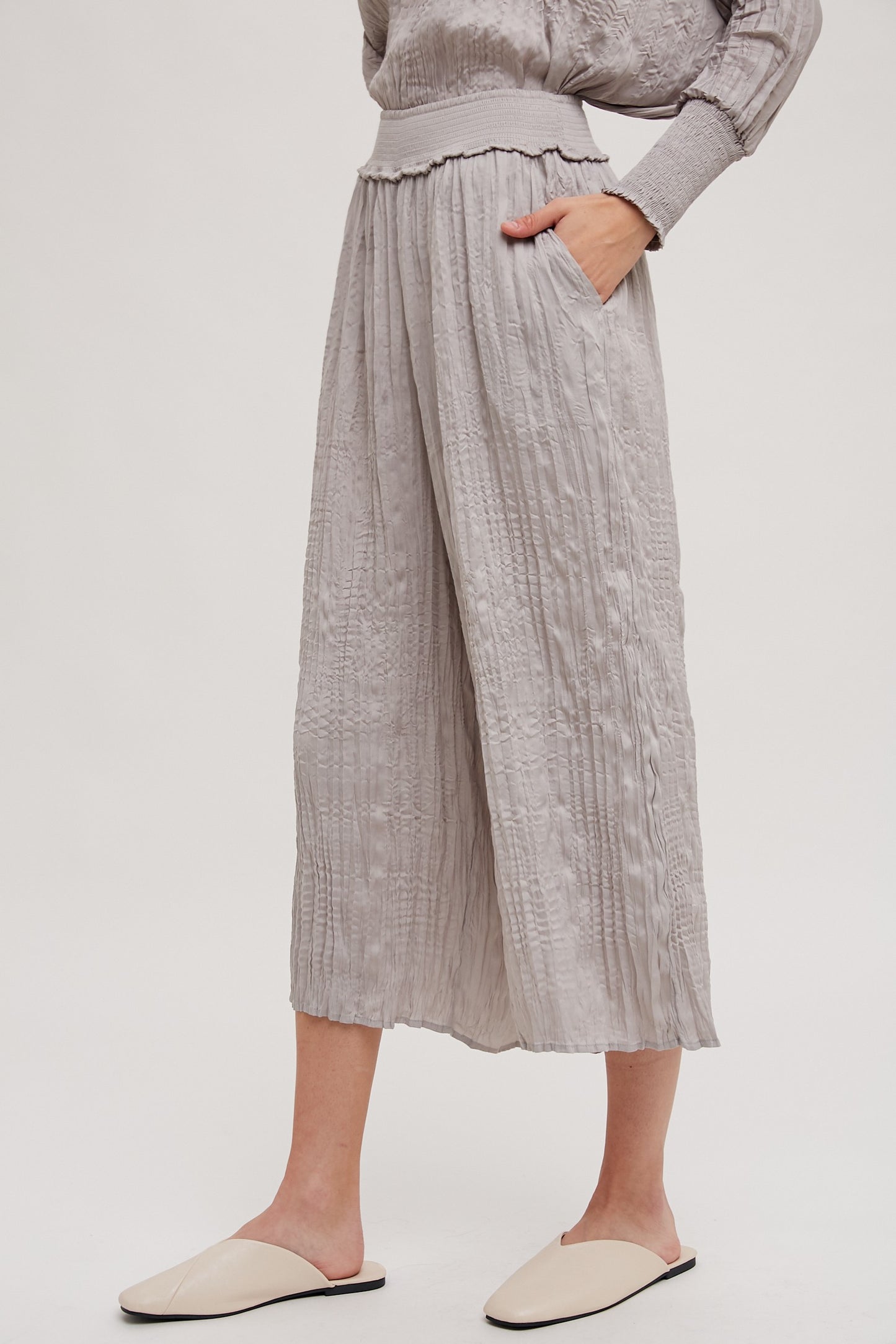 The Crinkle Cropped Pants in Fog