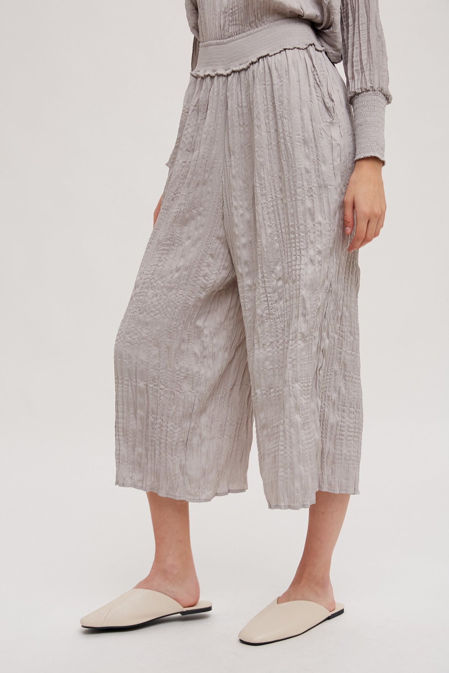The Crinkle Cropped Pants in Fog