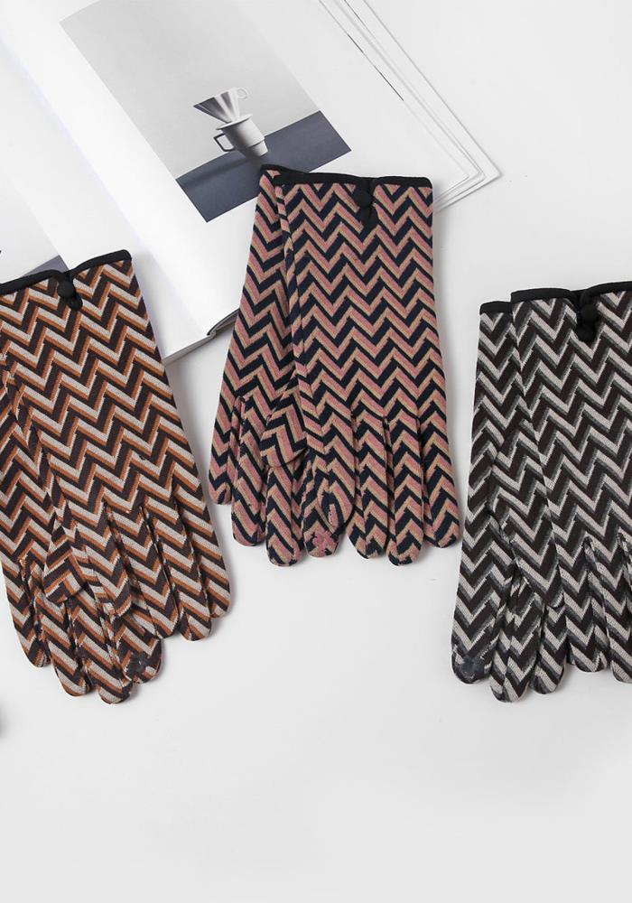 Zigzag Pattern Gloves