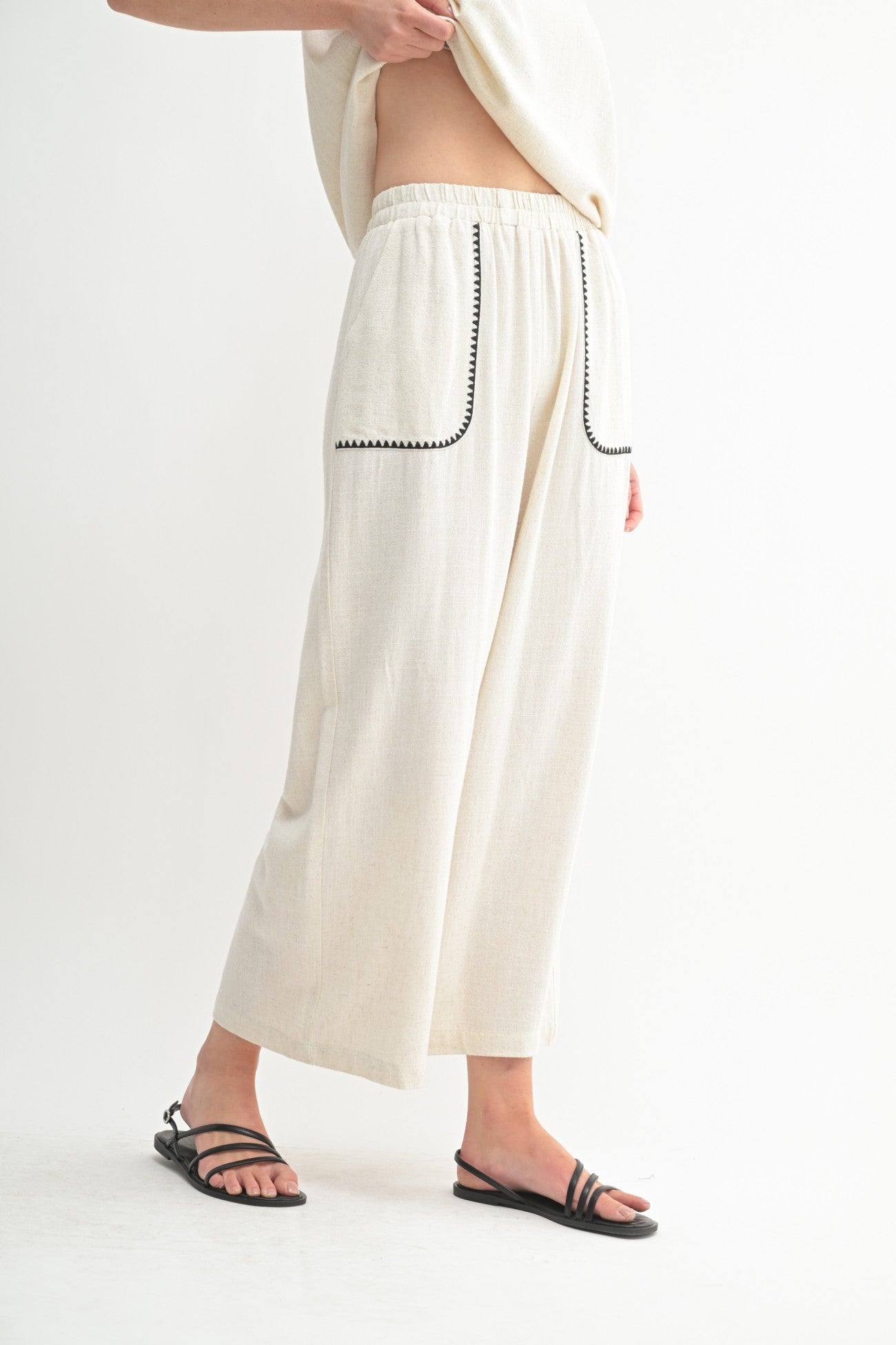 Embroidered Detail Pants in Oatmeal