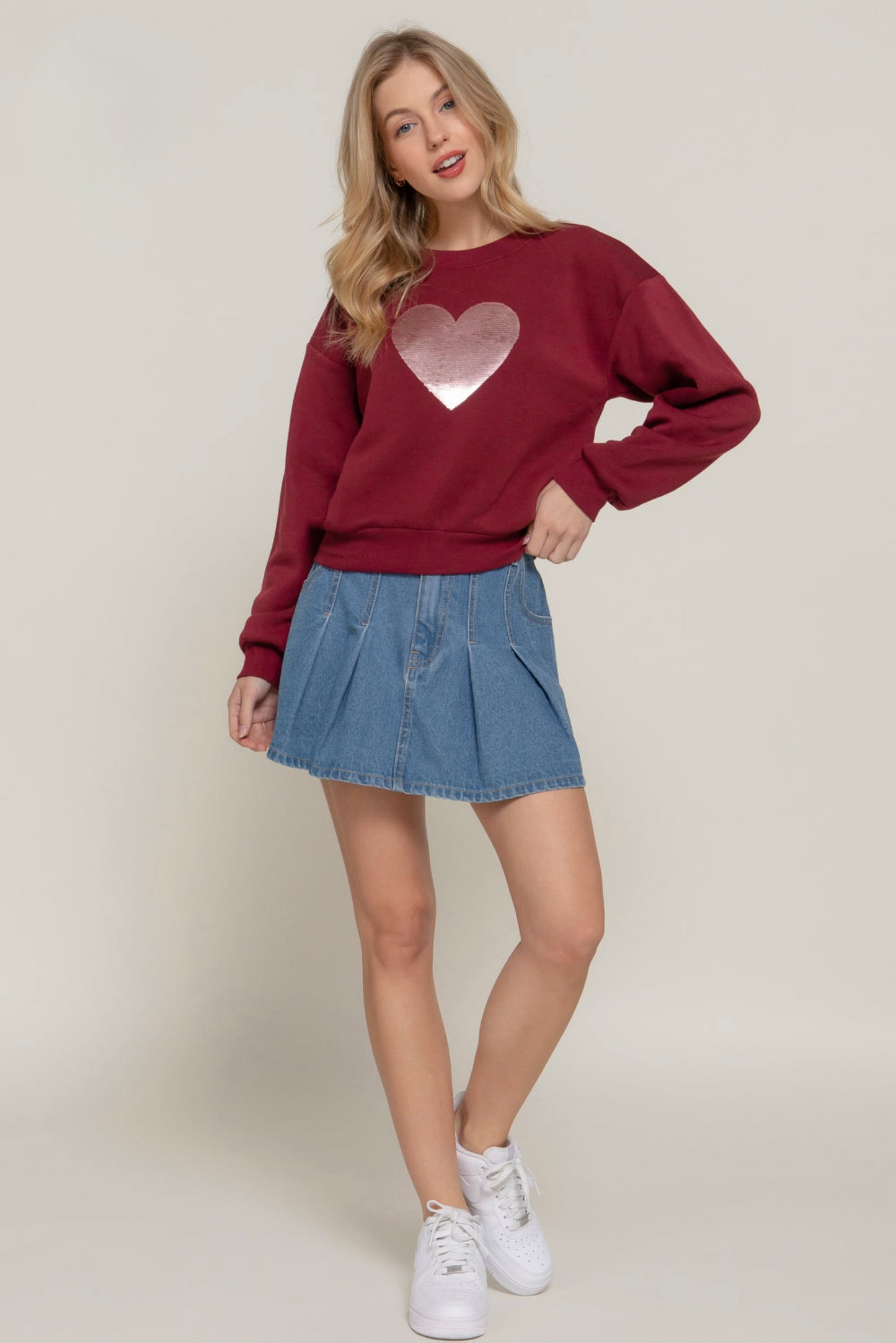 Oversized Sequin Heart Sweatshirt in Dk. Wine