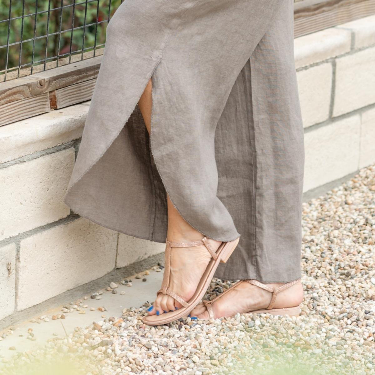 Linen Side Slit Pants in Black