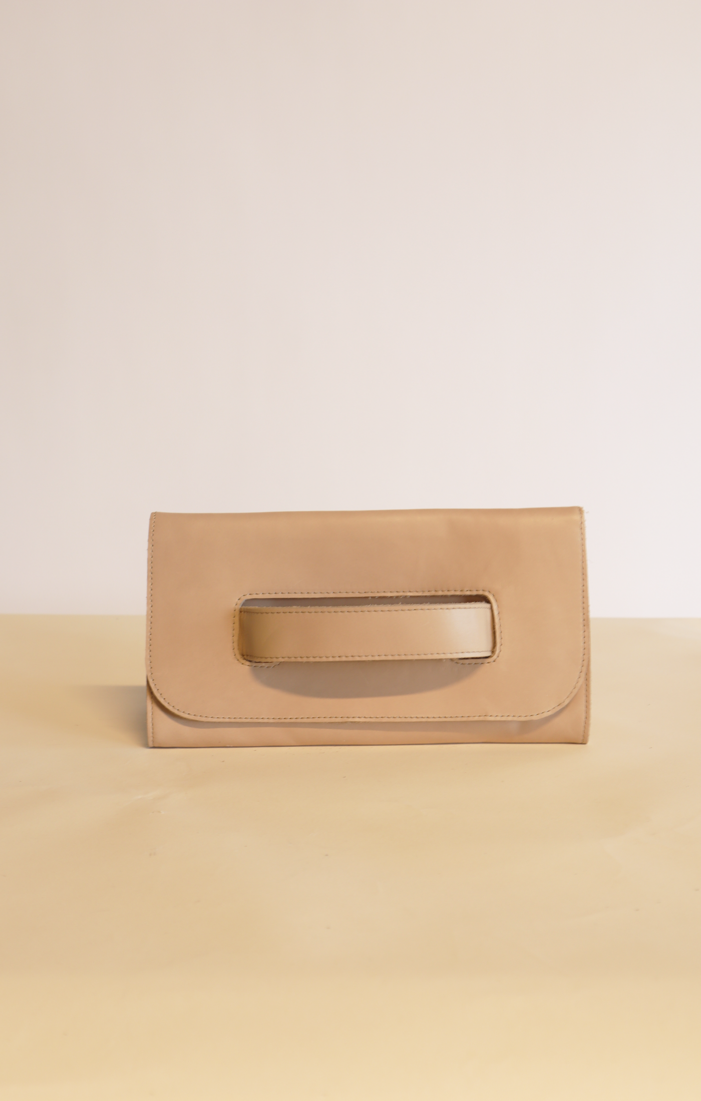 The Mare Handle Clutch in Pebble