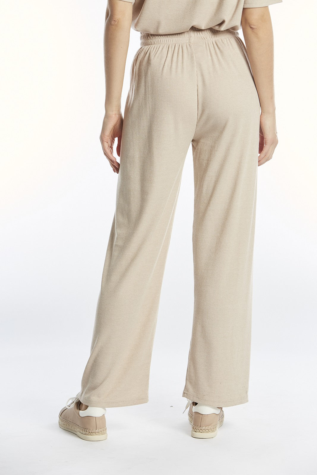 Relaxed fit ribbed knit bottom