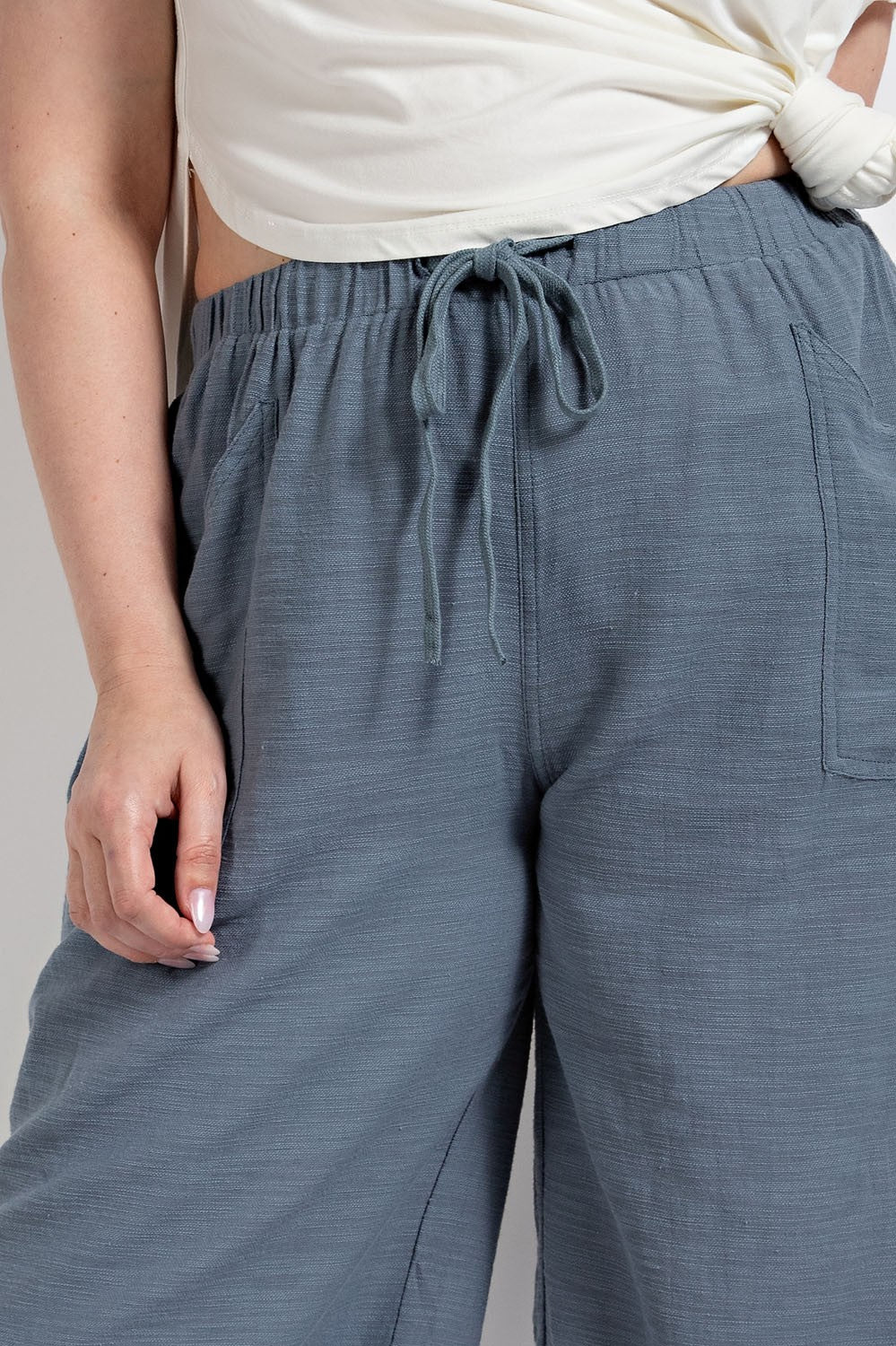 Curvy Size Frayed Hem Pants in Slate Blue