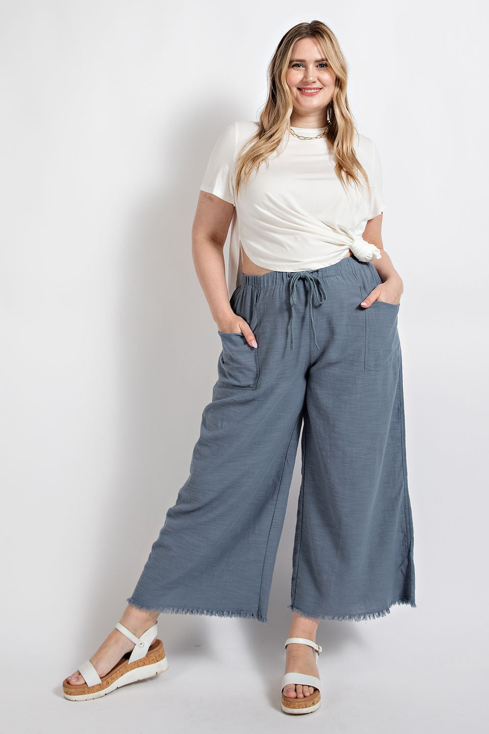 Curvy Size Frayed Hem Pants in Slate Blue