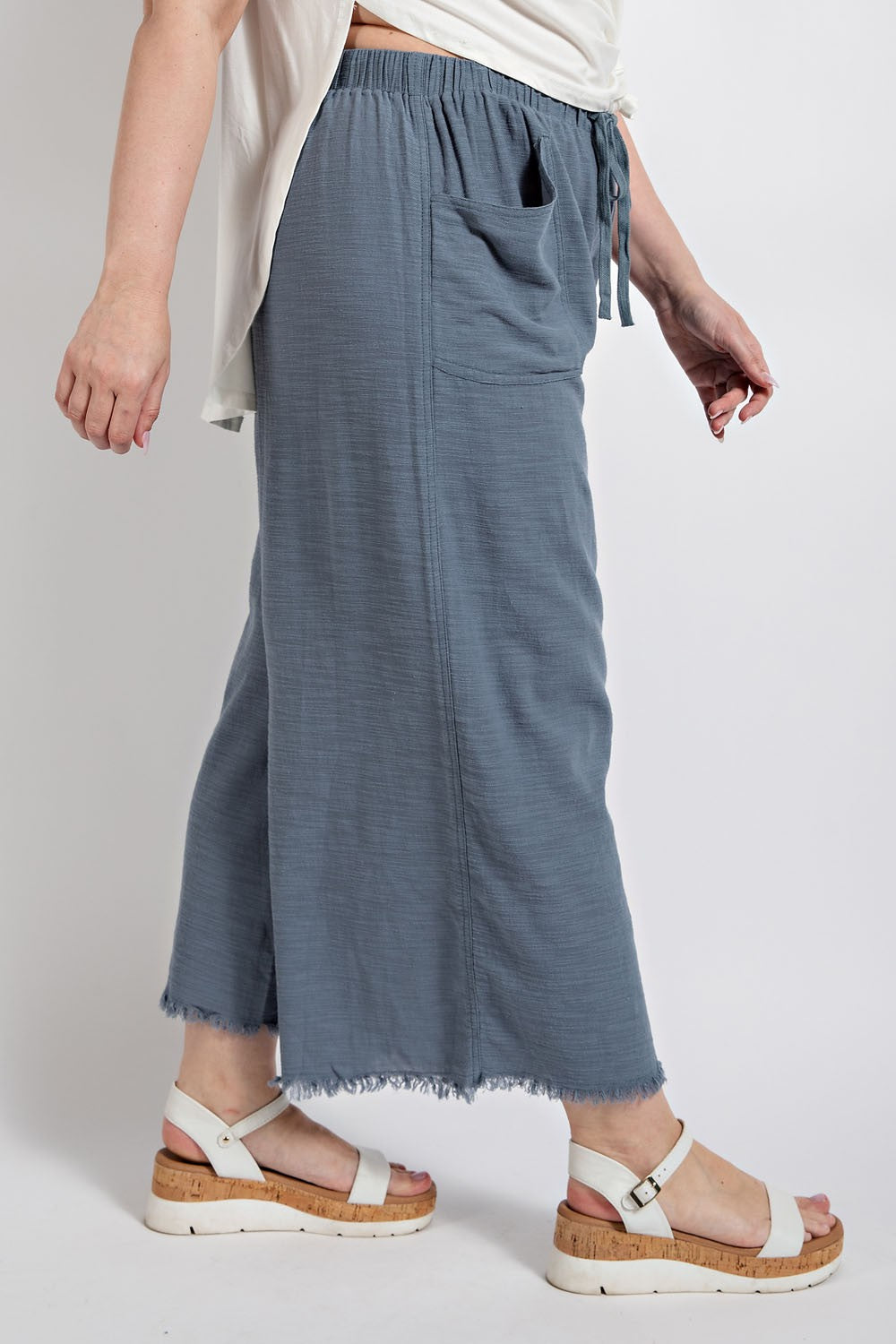 Curvy Size Frayed Hem Pants in Slate Blue