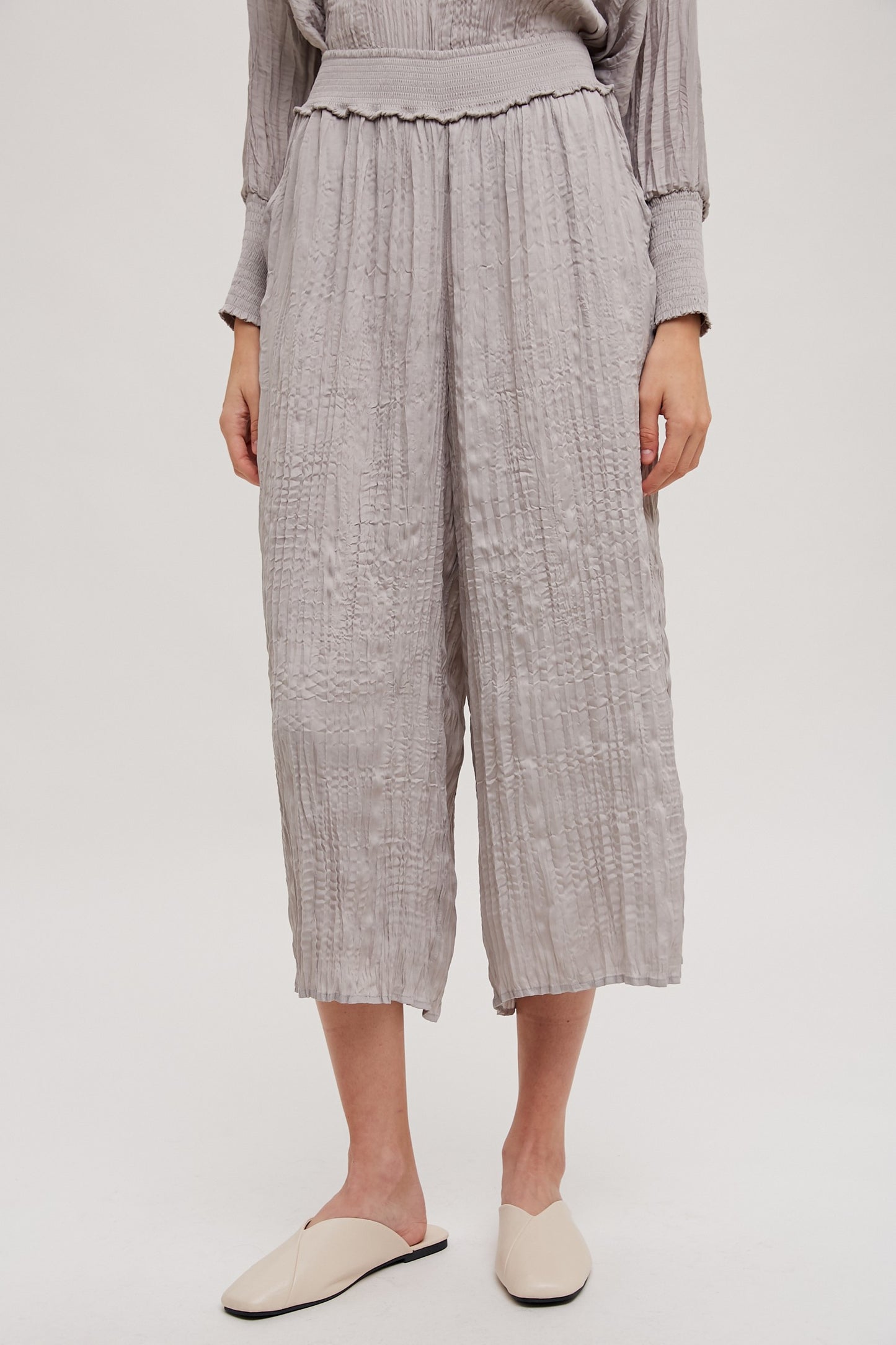 The Crinkle Cropped Pants in Fog