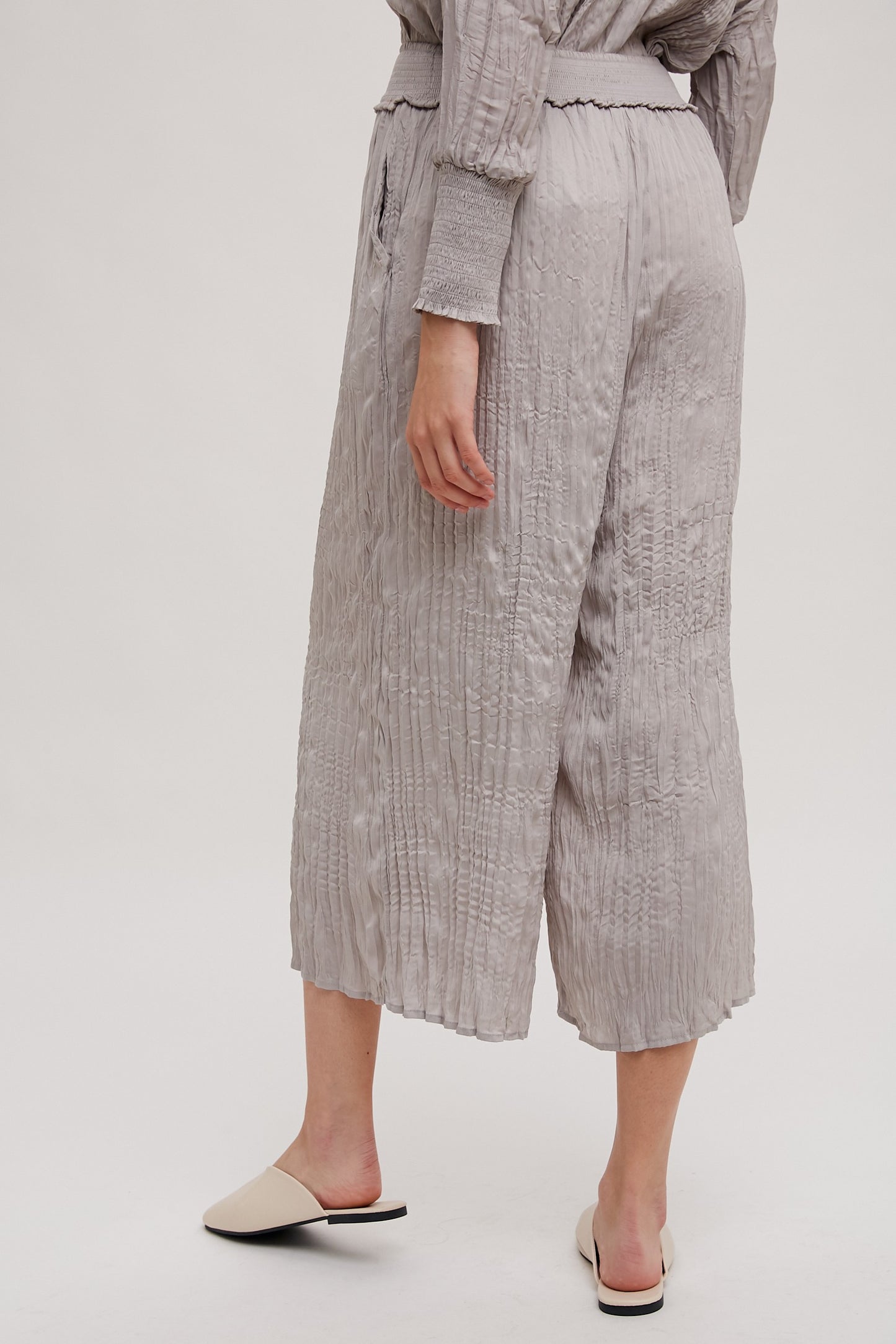 The Crinkle Cropped Pants in Fog