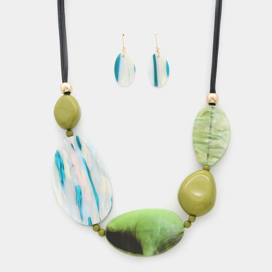 Barble Oval Acrylic Necklace
