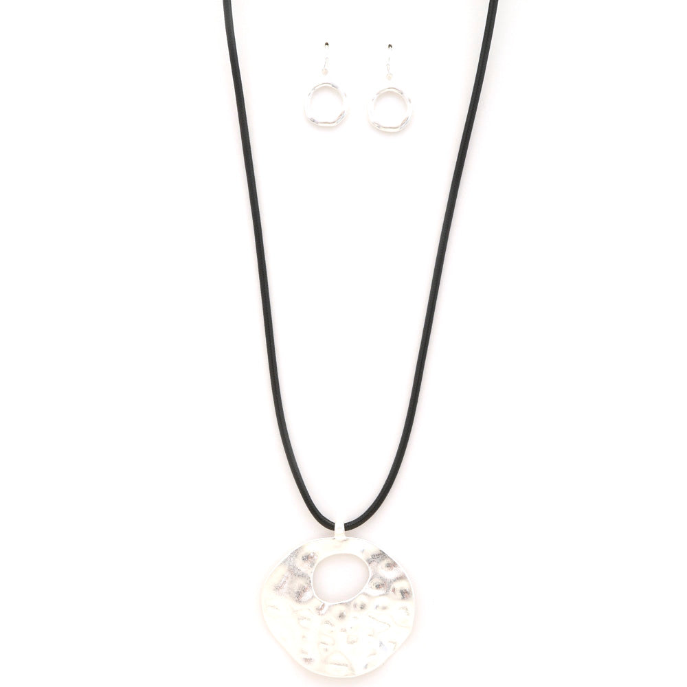 Hammered Round Pendant Necklace