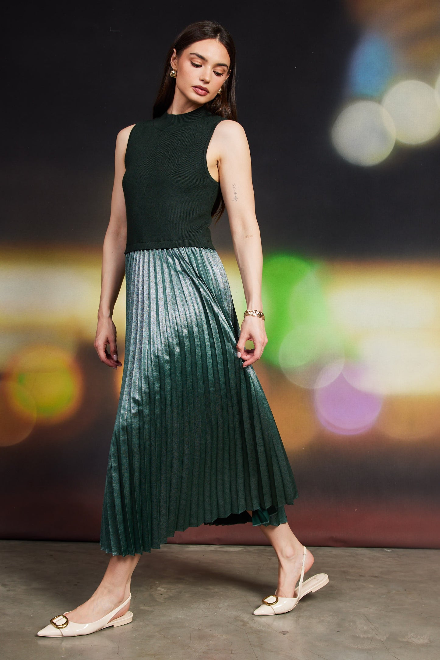 Pleated Contrast Dress in Hunter Green