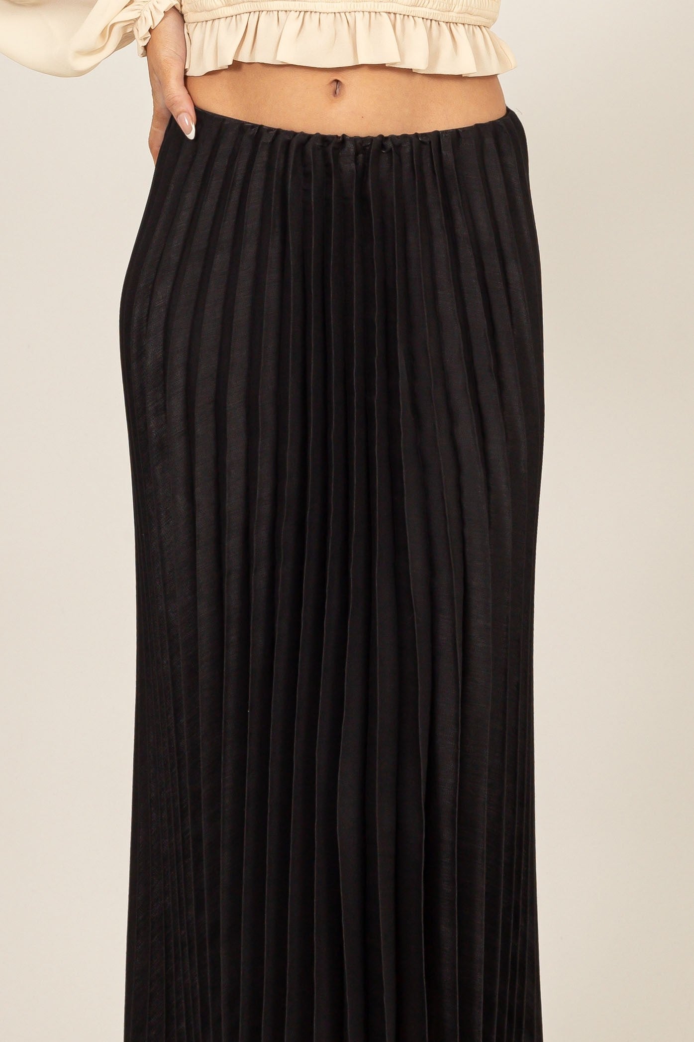 Shiny Pleated Midi Skirt in Black