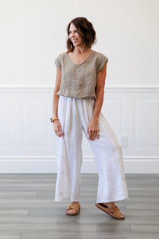 V Neck Cap Sleeve Blouson Top in Mocha