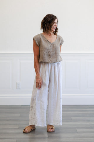 V Neck Cap Sleeve Blouson Top in Mocha