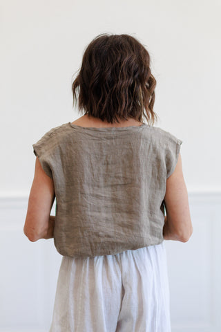V Neck Cap Sleeve Blouson Top in Mocha