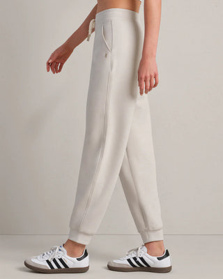 Dreamglow Jogger in Sand