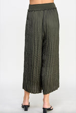 The Crinkle Cropped Pants in Olive