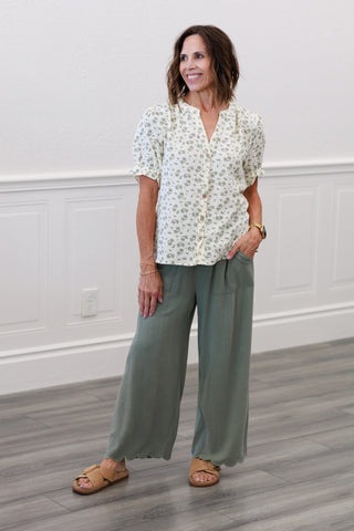 Ruffle Detail Short Sleeve Blouse in Green Floral
