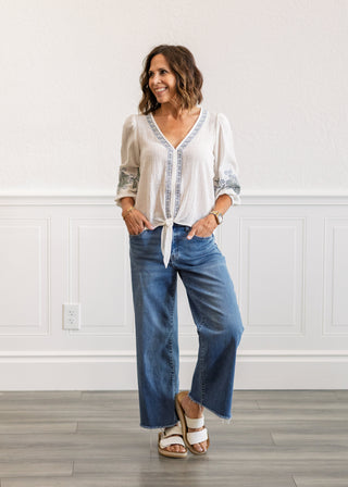 Embroidered 3/4 Sleeve Top