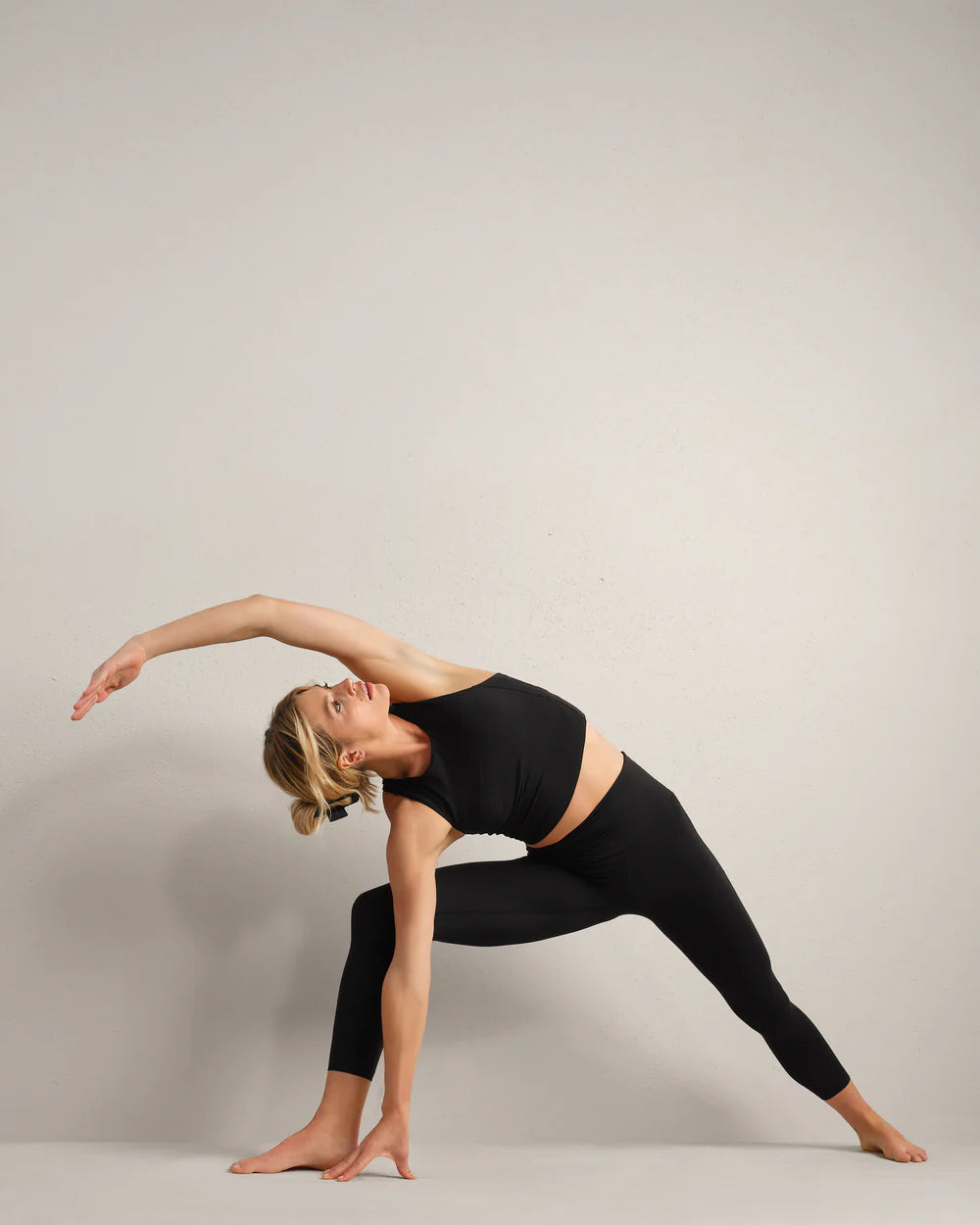 Revive Longline Bra in Black