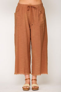 Curvy Size Frayed Hem Cropped Pants in Red Clay